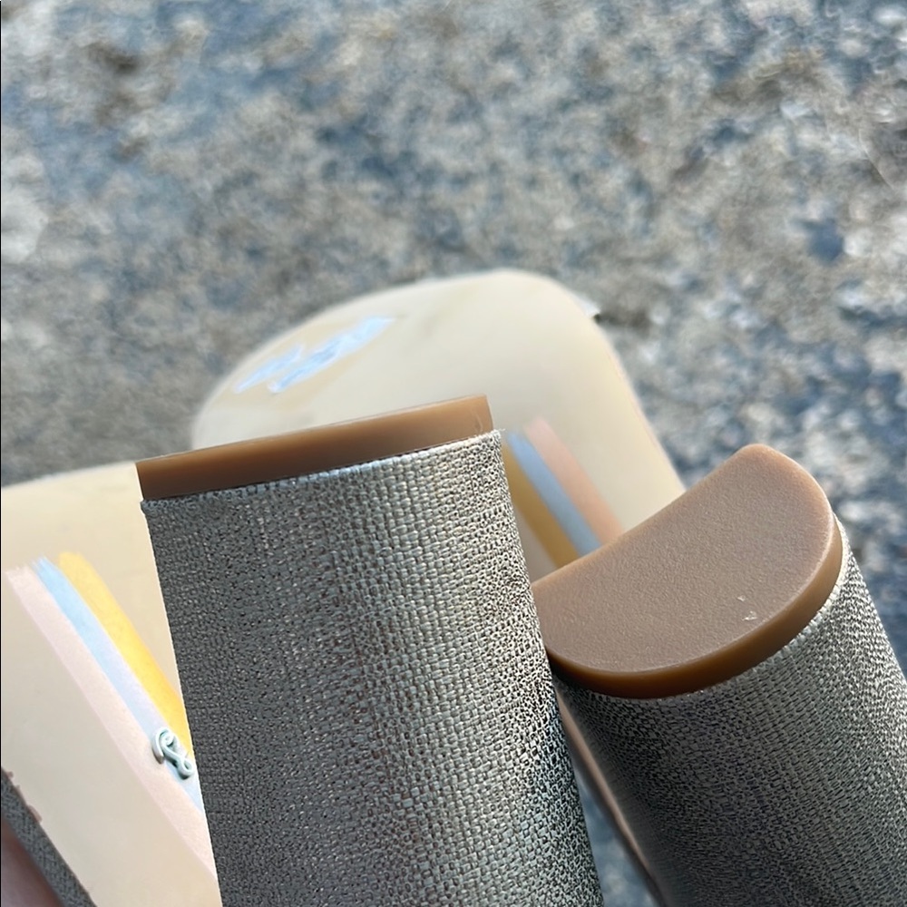 New Elegant Gray/silver Sam Edelman Block Heel Sandals - Picture 15 of 16